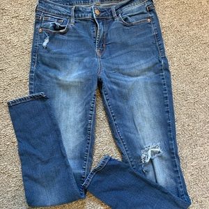 Distressed high waisted skinnies!